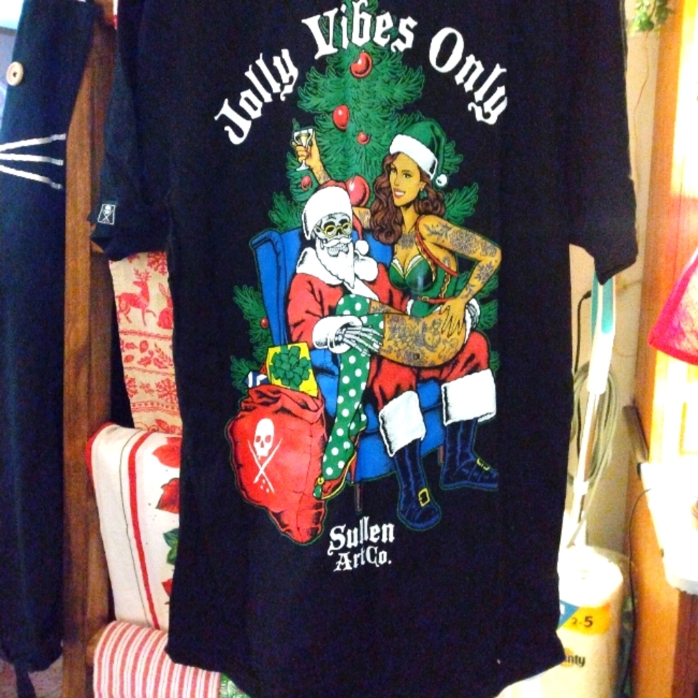 Sullen art Christmas T-shirt size large NEW WITH TAGS!